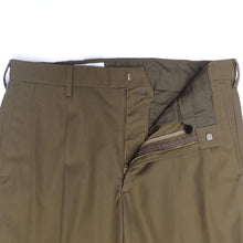 画像をギャラリービューアに読み込む, TWO TUCK SLACKS(STRONG TWIST GABERDINE)